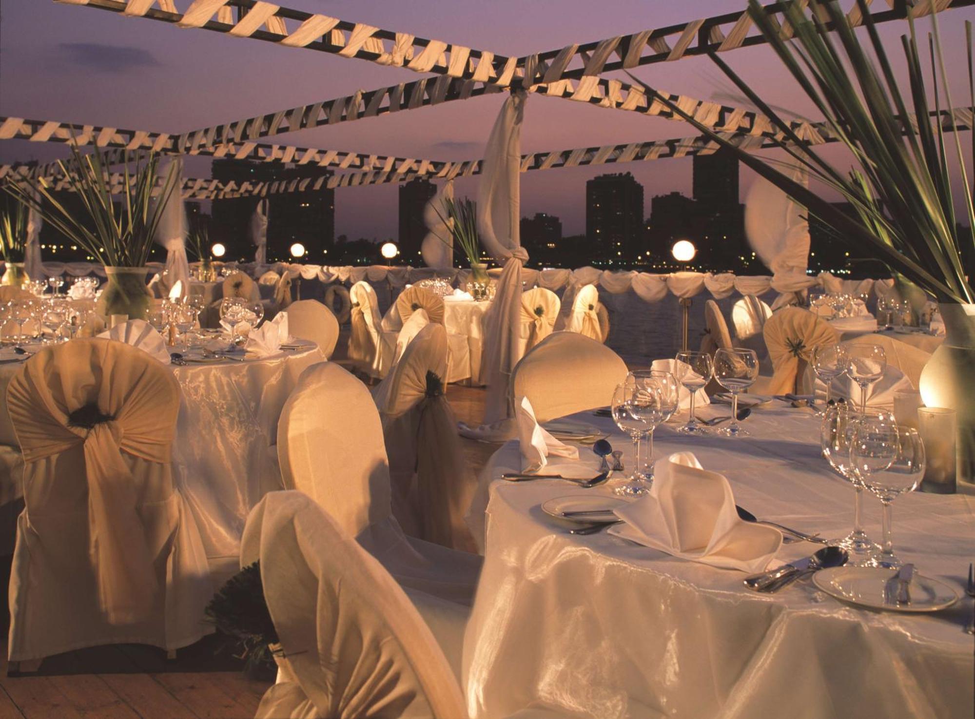Hilton Cairo Grand Nile Hotell Eksteriør bilde The Terrace at the InterContinental