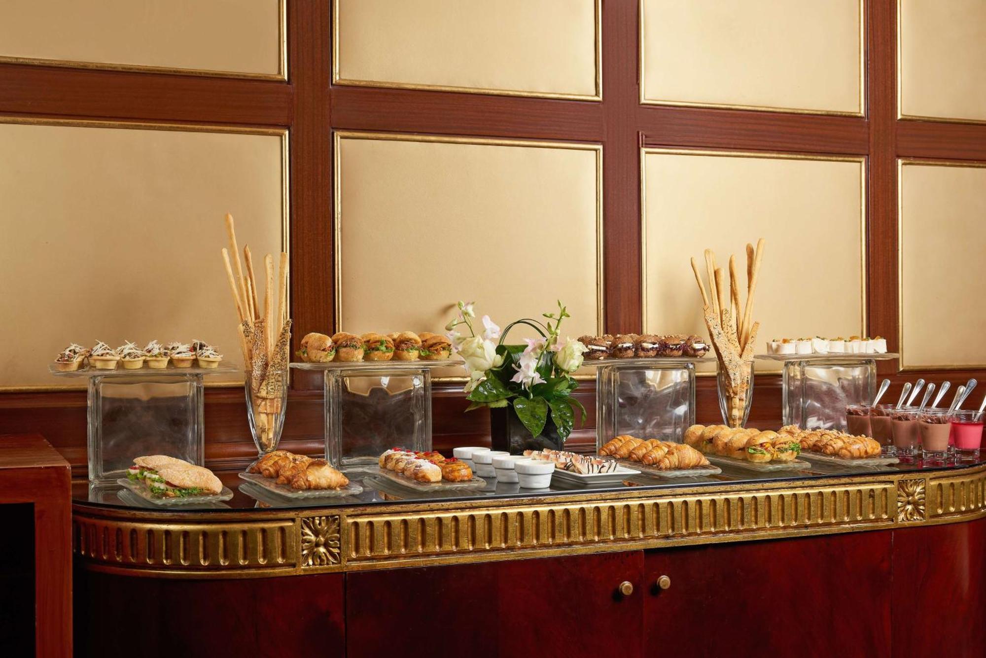 Hilton Cairo Grand Nile Hotell Eksteriør bilde A buffet