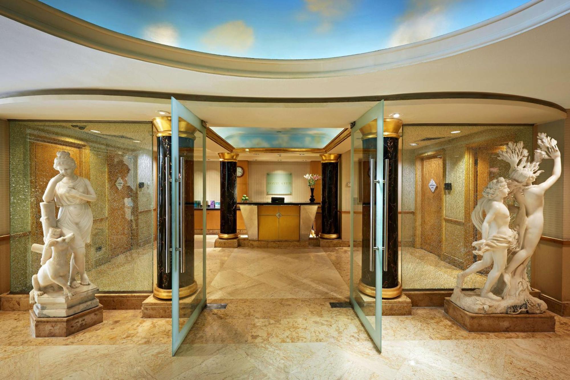 Hilton Cairo Grand Nile Hotell Eksteriør bilde Entrance to the spa