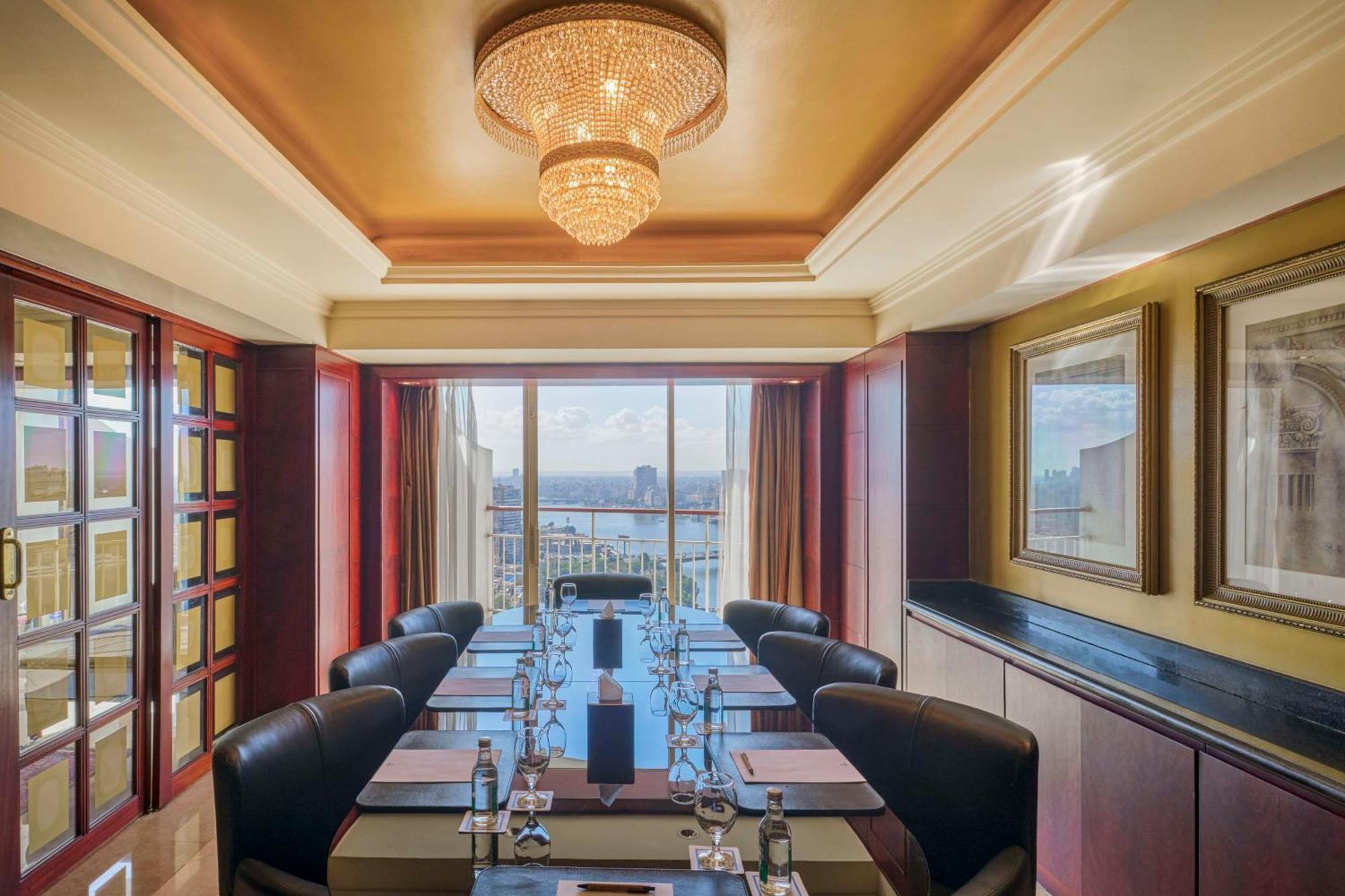 Hilton Cairo Grand Nile Hotell Eksteriør bilde Boardroom